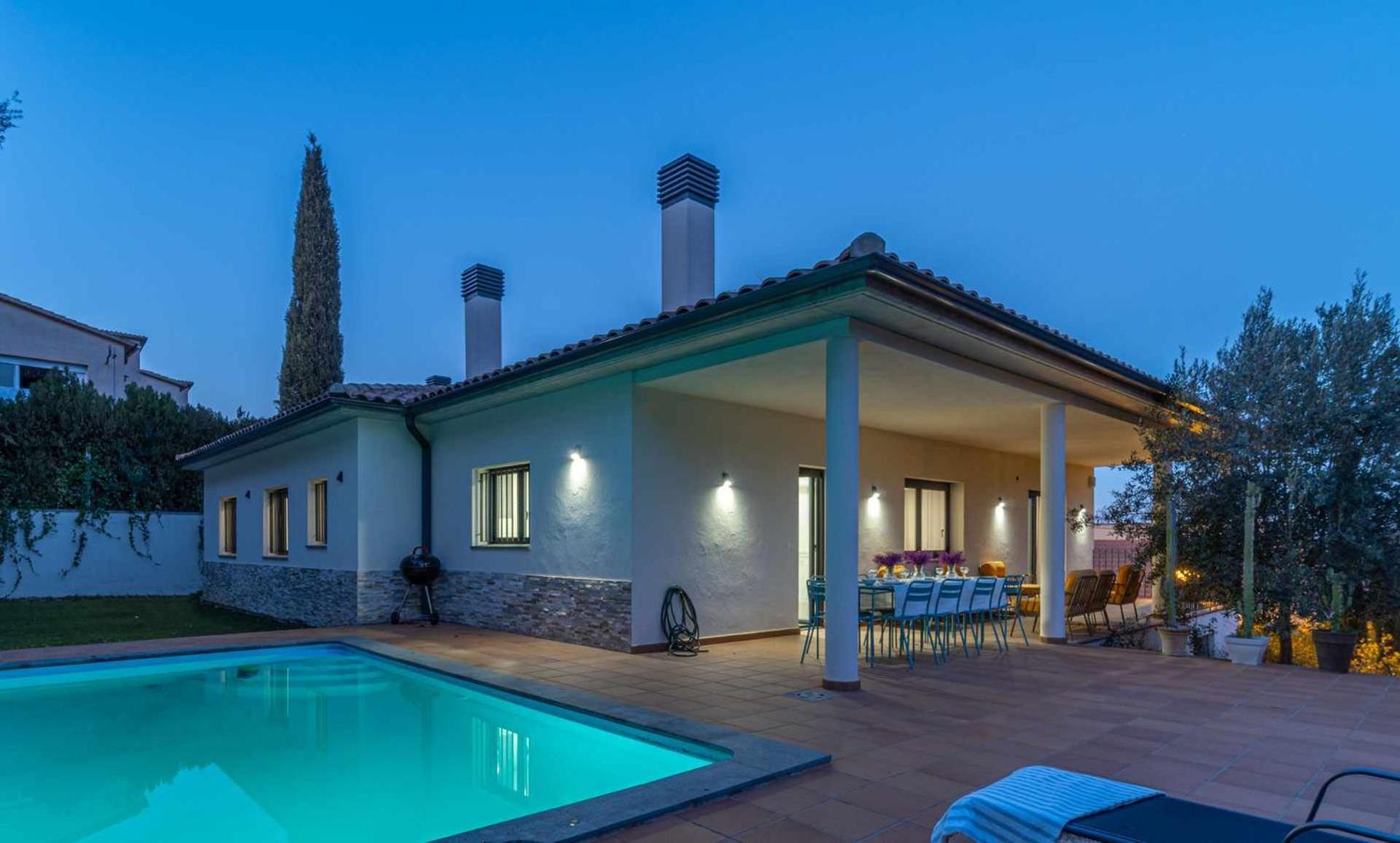 Jouvacations Villa Domenec Figueres  Luaran gambar